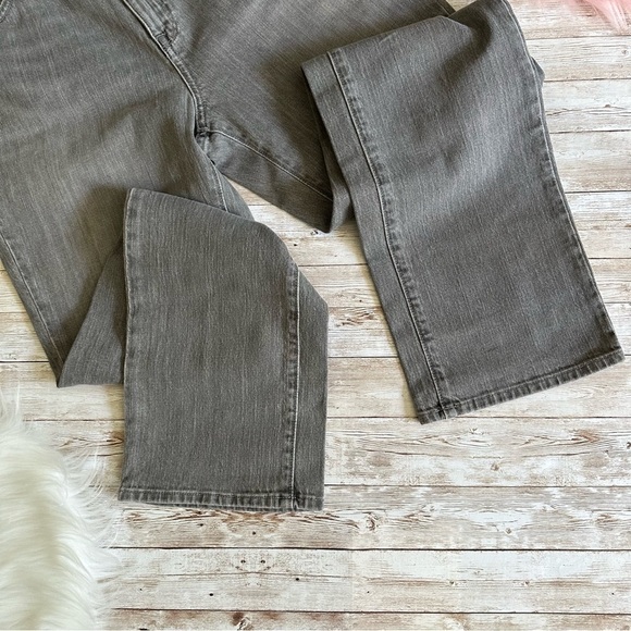 L.L. Bean Women’s 1912 Jeans | Classic Fit | Gray Wash | size 8 - Picture 10 of 13